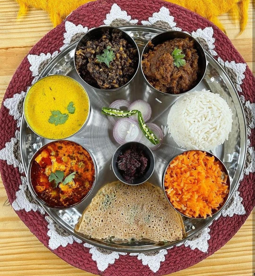 Parvatah Villa บีร์ ภายนอก รูปภาพ