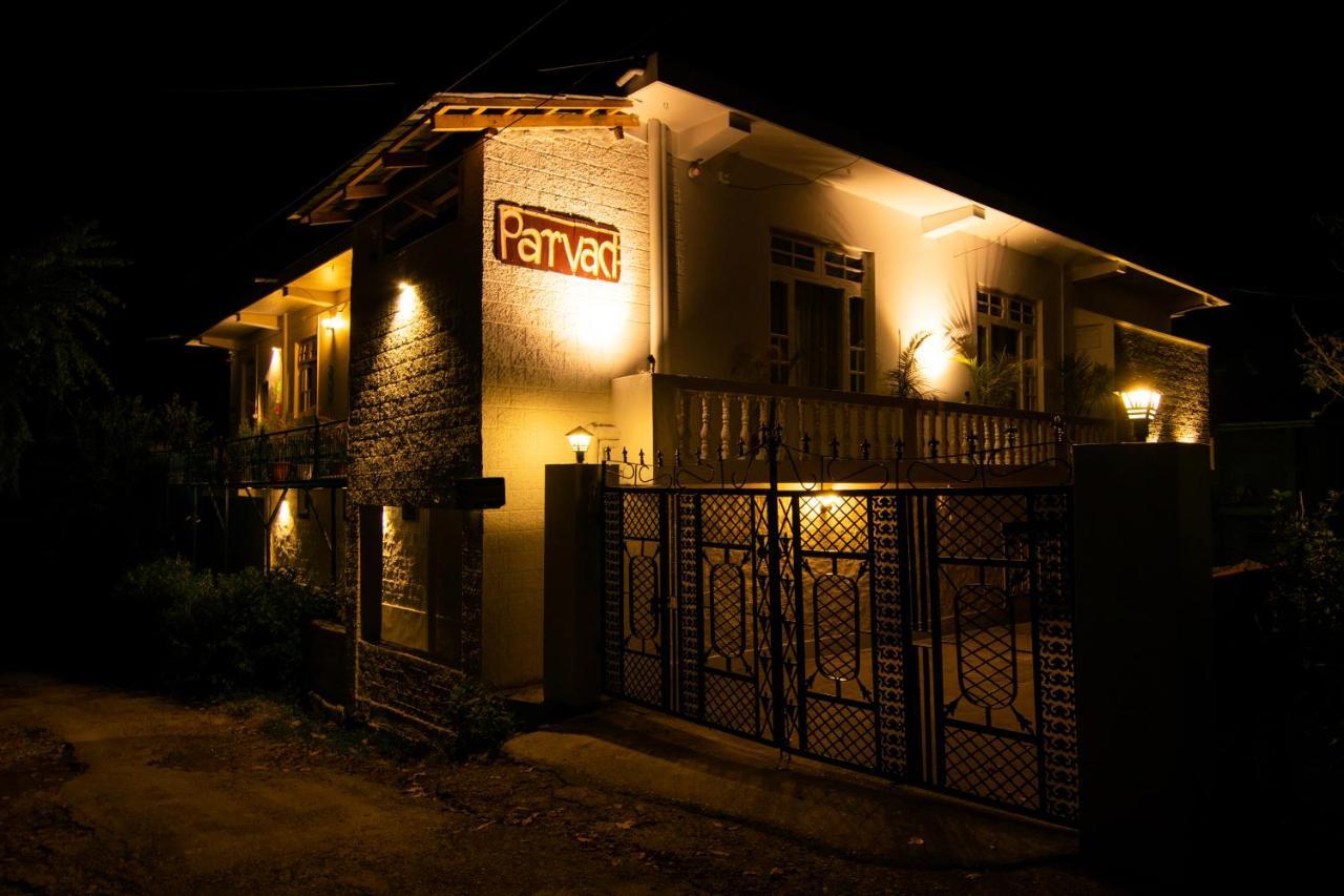 Parvatah Villa บีร์ ภายนอก รูปภาพ